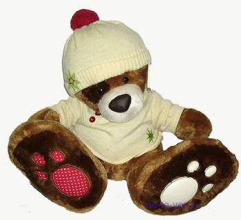 Медвежонок Биг Фут в вязаной шапке и свитере, размер 50 см.