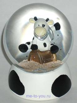 Снежный шар коровка Гласси, диаметр 80 мм.
