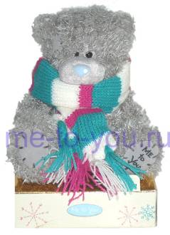 Мишка в большом трехцветном вязаном шарфе, размер 15 см.