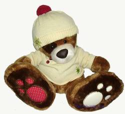 Медвежонок Биг Фут в вязаной шапке и свитере, размер 50 см.