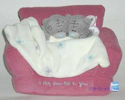 Два мишки Тедди Me to you на розовом диване, размер каждого мшки 7,5 см.