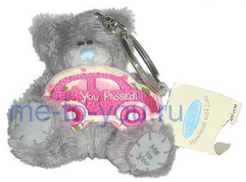 Плюшевый брелок для ключей длинношерстный мишка Тедди с машинкой, размер 7,5 см.