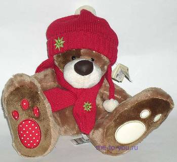 Медвежонок Биг Фут в вязаной шапке и шарфике, размер 23 см.