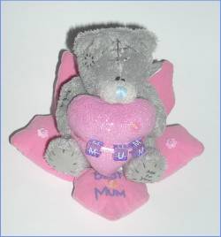 Мишка на розовом цветочке с сердечком с надписью "Mum", размер мишки 7,5 см